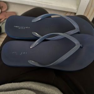 Selling in a bundle all size 9 American Eagle flip flops